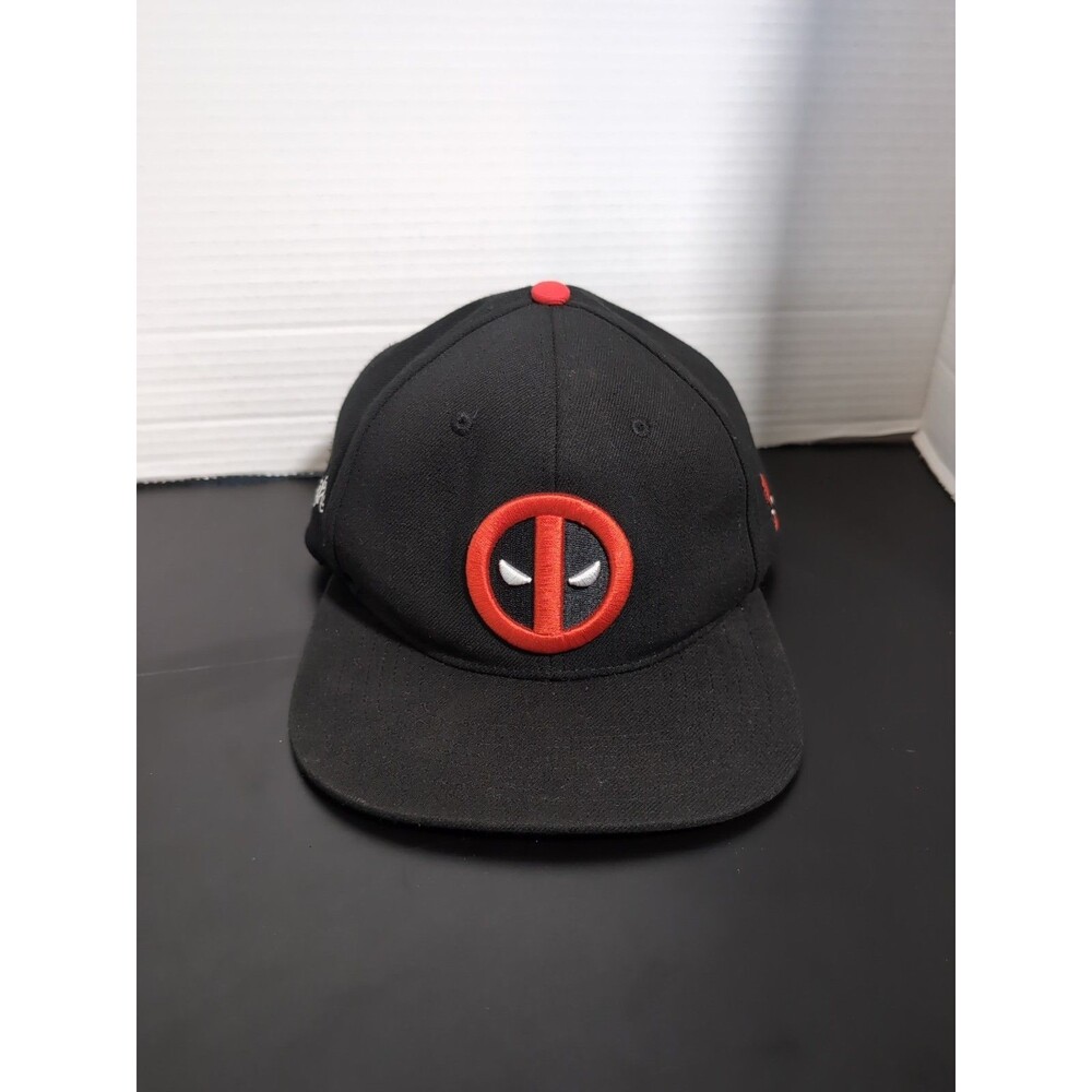 Marvel Deadpool Lids Premium Snapback Black Hat/Cap with red logo EUC